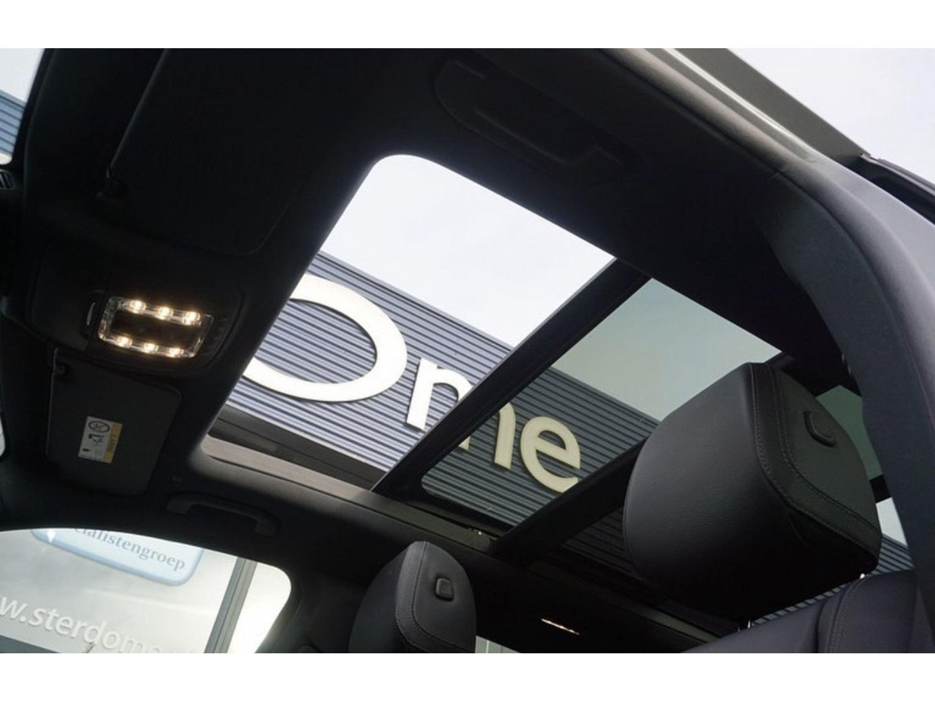 Mercedes-Benz GLE 400 d 4MATIC Premium Plus l V6 l 331 PK l Airmatic Luchtvering l Panoramadak l MBUX l Burmerster l Wegklapbare Trekhaak l Nappa 43984773-1.jpg | Sterdome B.V.