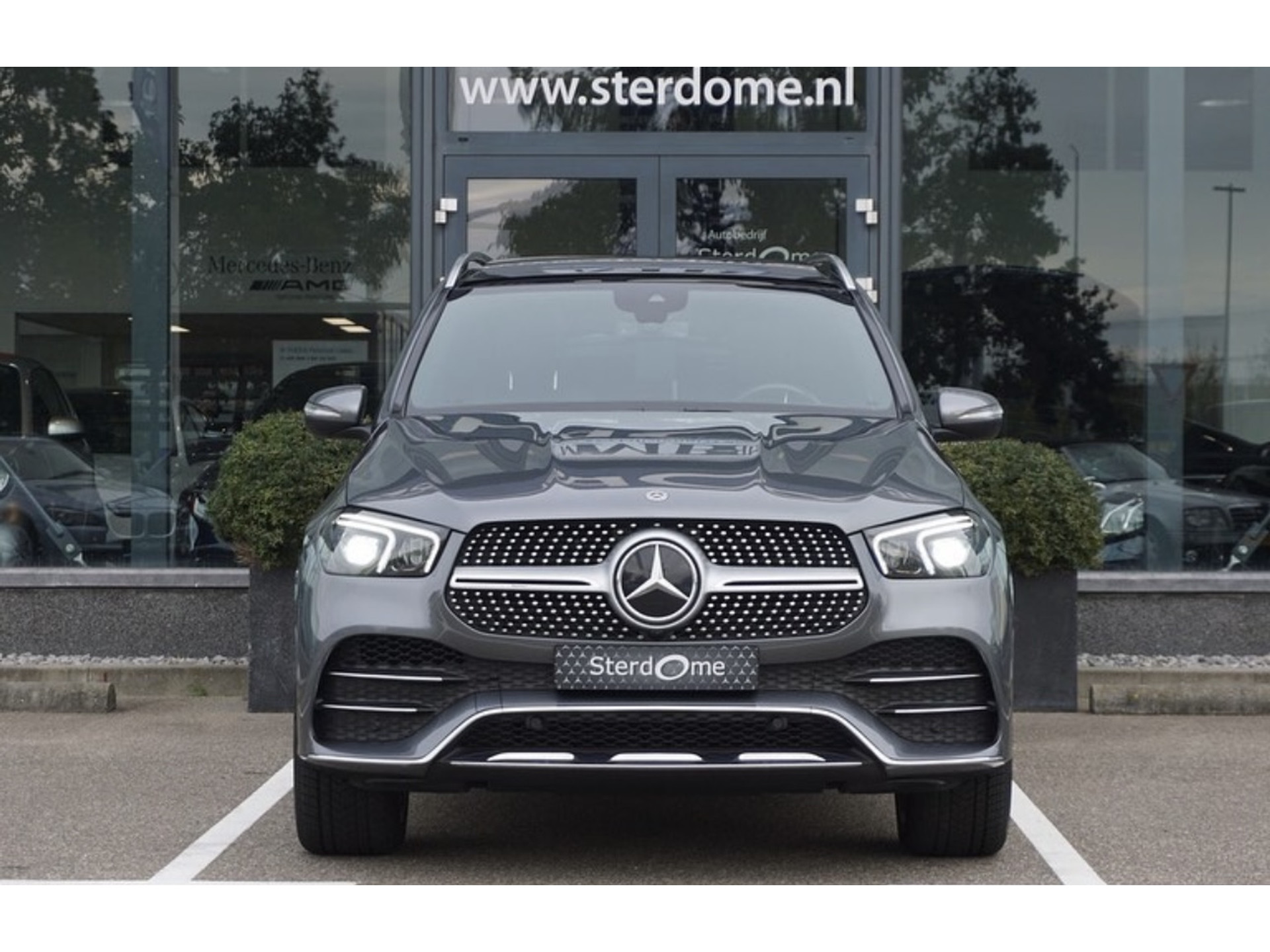 Mercedes-Benz GLE 400 d 4MATIC Premium Plus l V6 l 331 PK l Airmatic Luchtvering l Panoramadak l MBUX l Burmerster l Wegklapbare Trekhaak l Nappa 43984773-2.jpg | Sterdome B.V.