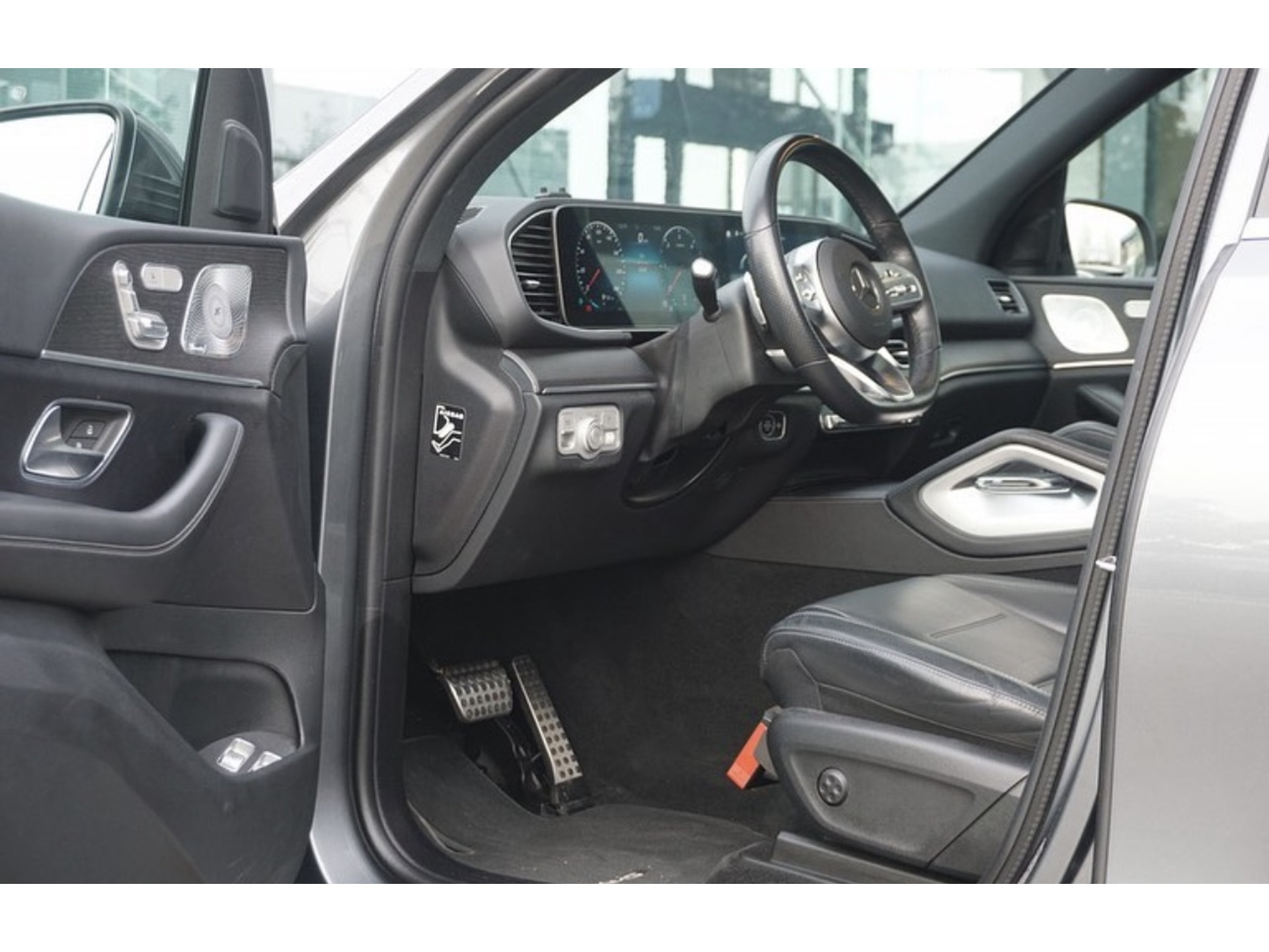 Mercedes-Benz GLE 400 d 4MATIC Premium Plus l V6 l 331 PK l Airmatic Luchtvering l Panoramadak l MBUX l Burmerster l Wegklapbare Trekhaak l Nappa 43984773-3.jpg | Sterdome B.V.