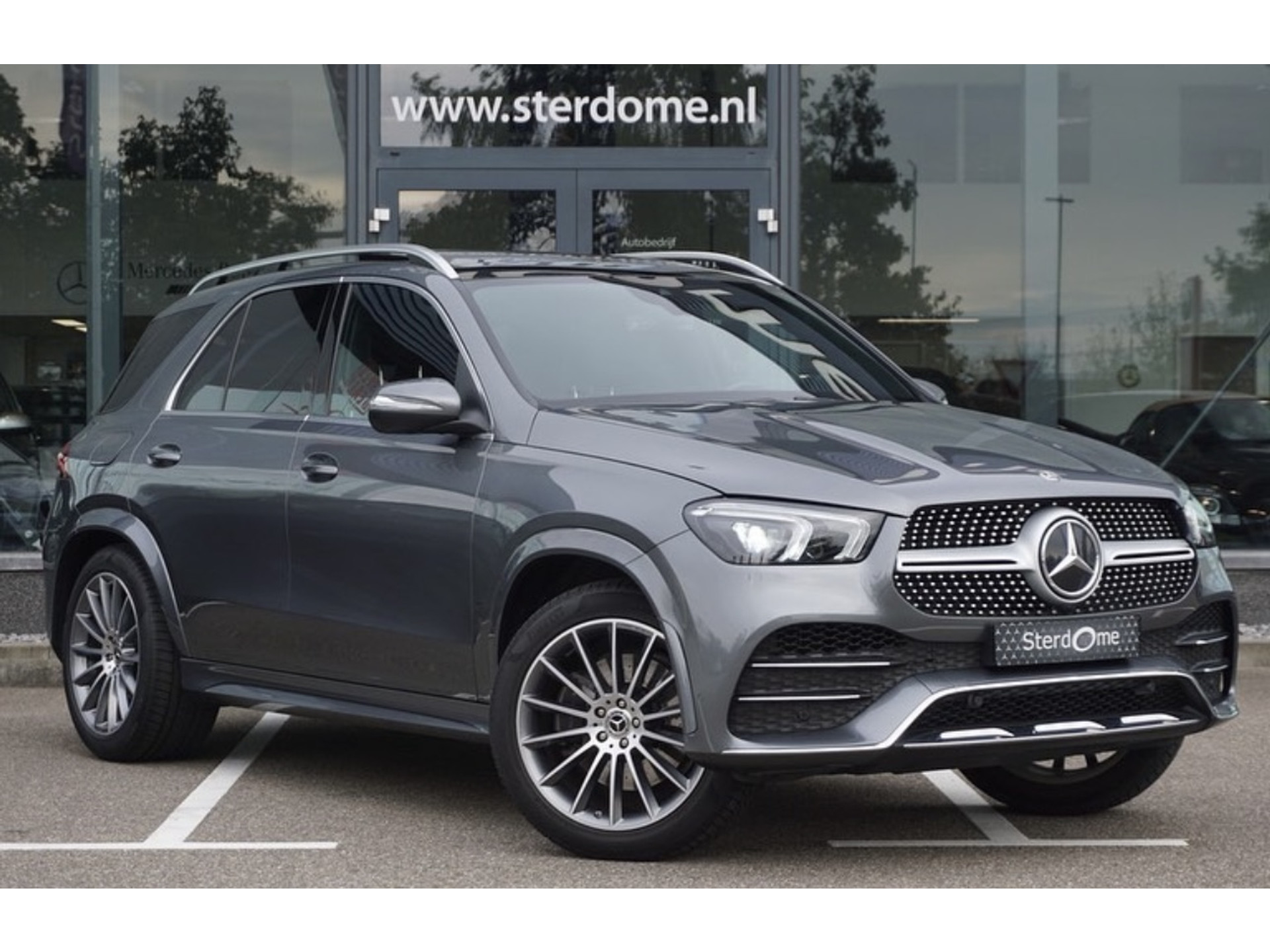 Mercedes-Benz GLE 400 d 4MATIC Premium Plus l V6 l 331 PK l Airmatic Luchtvering l Panoramadak l MBUX l Burmerster l Wegklapbare Trekhaak l Nappa 43984773-4.jpg | Sterdome B.V.