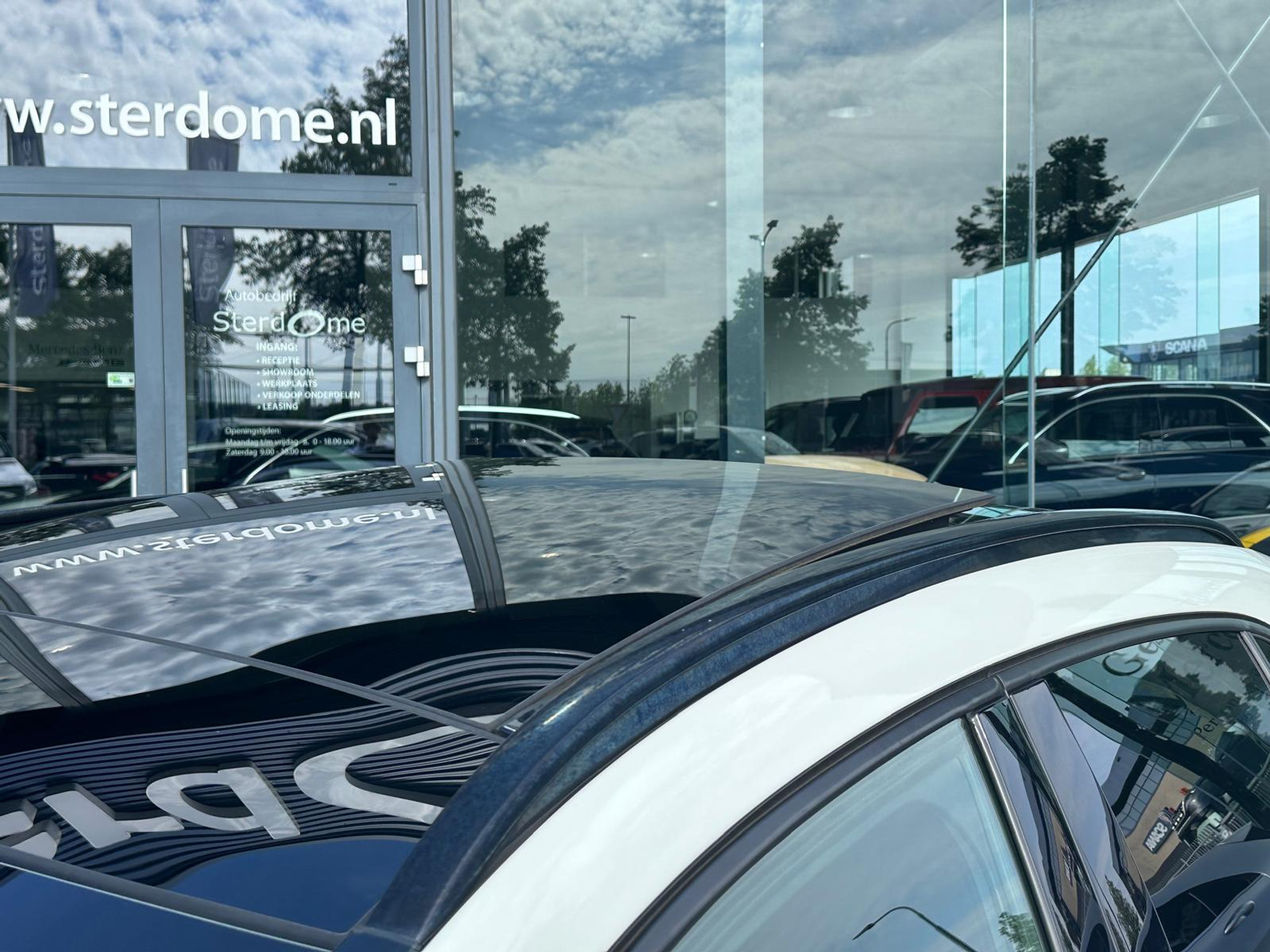 Mercedes-Benz GLA 250 Premium Plus l AMG-line l Panoramadak l LED l Stoelverwarming l Nightpakket l Trekhaak l 44704117-1.jpg | Sterdome B.V.