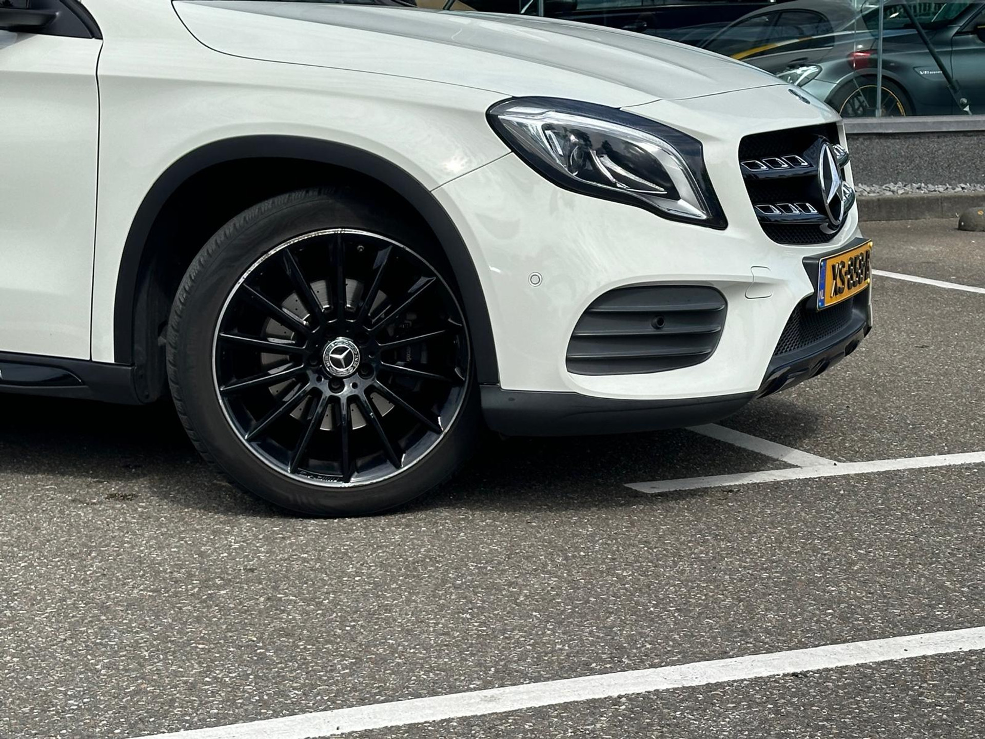 Mercedes-Benz GLA 250 Premium Plus l AMG-line l Panoramadak l LED l Stoelverwarming l Nightpakket l Trekhaak l 44704117-4.jpg | Sterdome B.V.