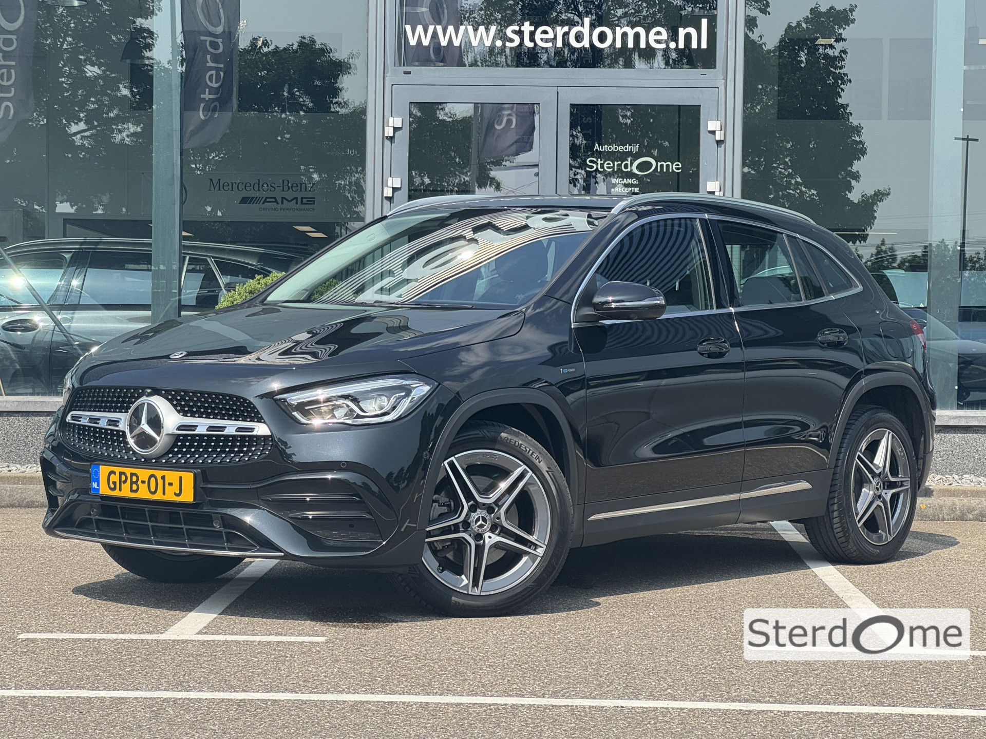 Mercedes-Benz GLA 250 e AMG Line l Automaat I MBUX l 360° camera l Wegklapbare Trekhaak l Memory l Tempomaat l Stoelverwarming l 45242768-0.jpg | Sterdome B.V.