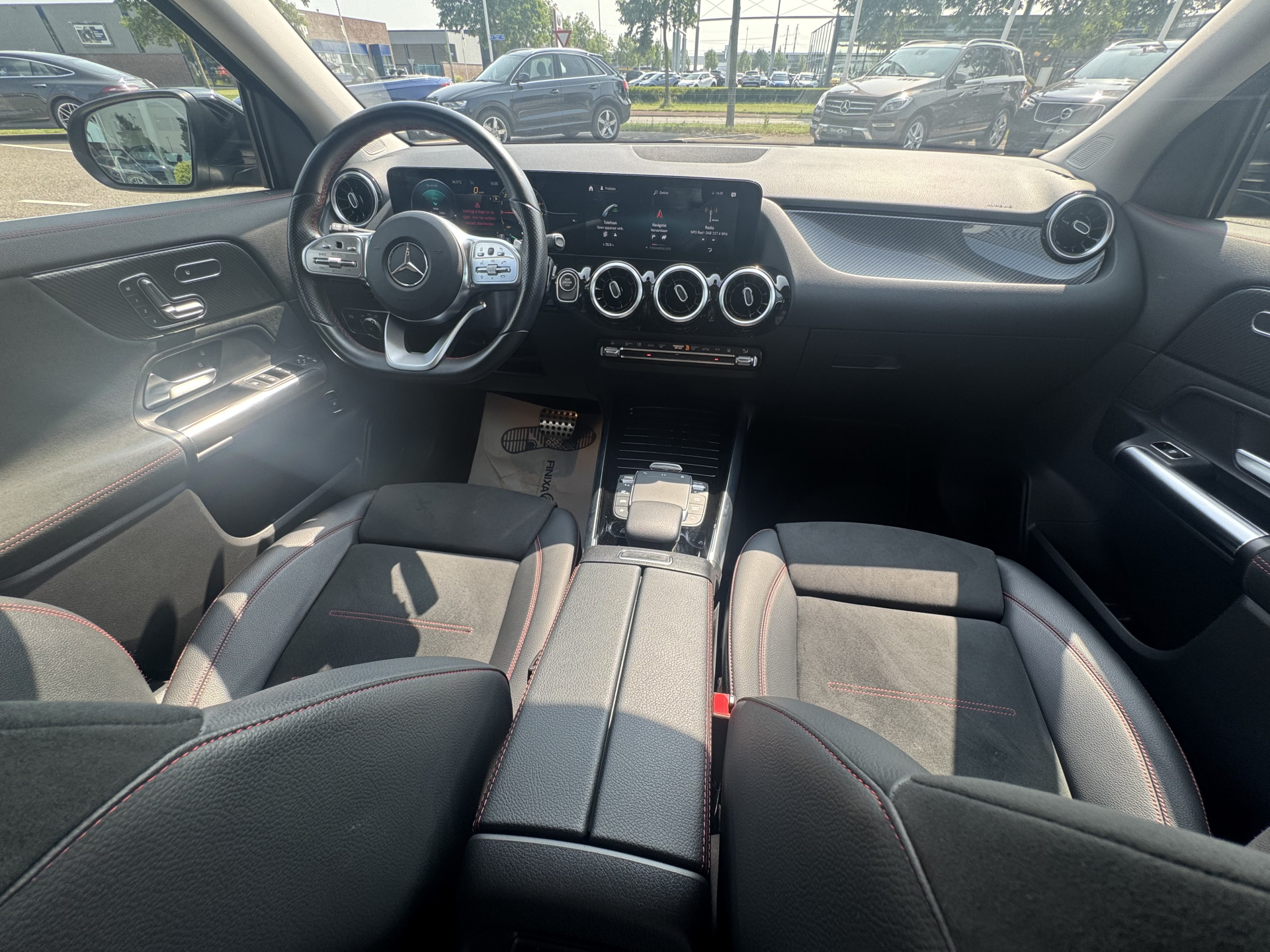 Mercedes-Benz GLA 250 e AMG Line l Automaat I MBUX l 360° camera l Wegklapbare Trekhaak l Memory l Tempomaat l Stoelverwarming l 45242768-1.jpg | Sterdome B.V.
