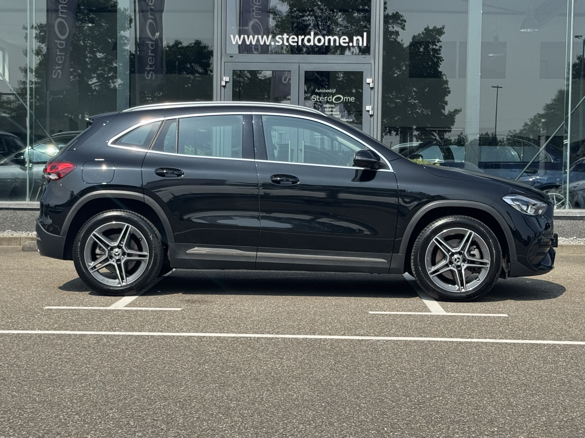 Mercedes-Benz GLA 250 e AMG Line l Automaat I MBUX l 360° camera l Wegklapbare Trekhaak l Memory l Tempomaat l Stoelverwarming l 45242768-2.jpg | Sterdome B.V.