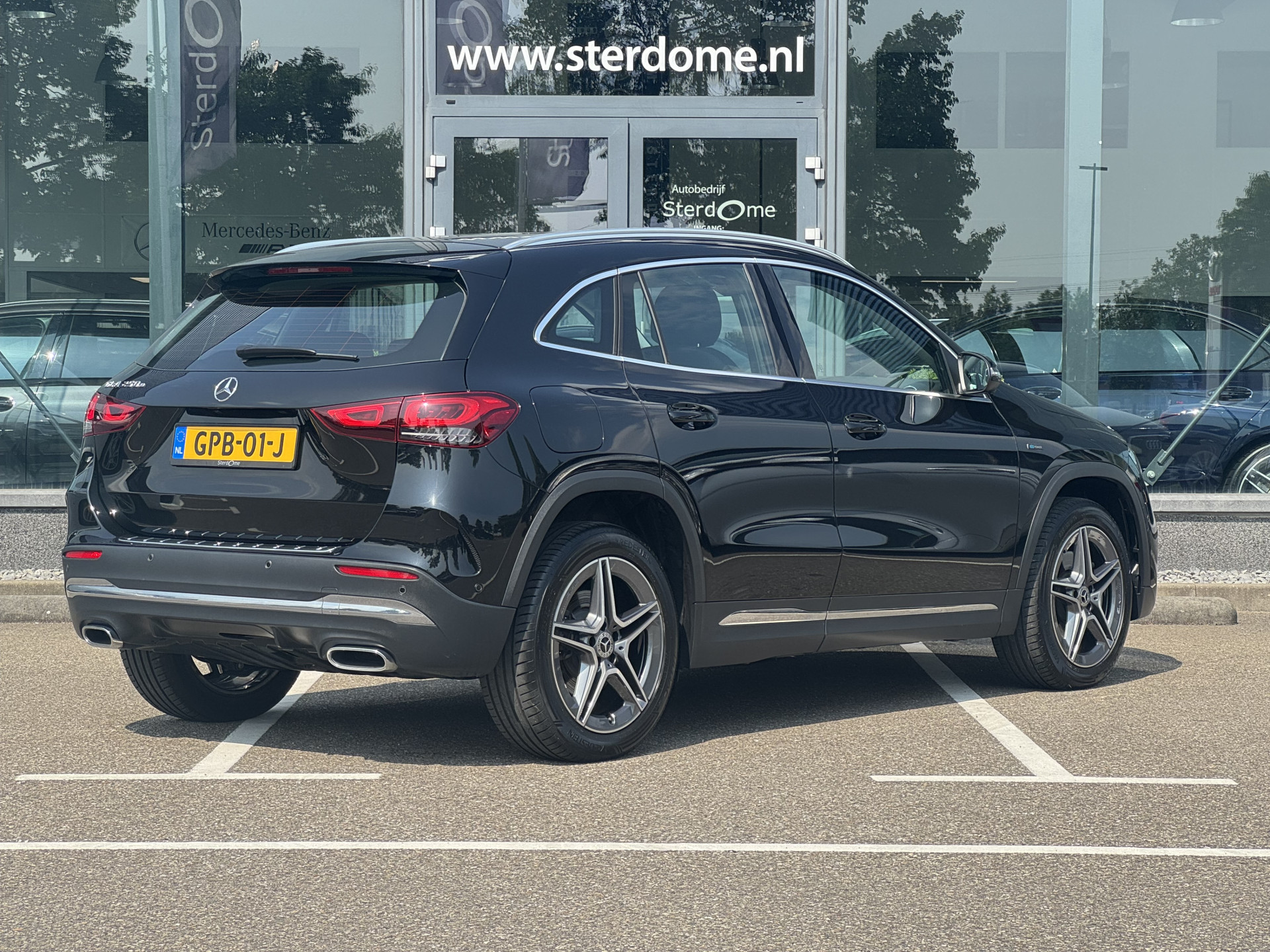 Mercedes-Benz GLA 250 e AMG Line l Automaat I MBUX l 360° camera l Wegklapbare Trekhaak l Memory l Tempomaat l Stoelverwarming l 45242768-4.jpg | Sterdome B.V.