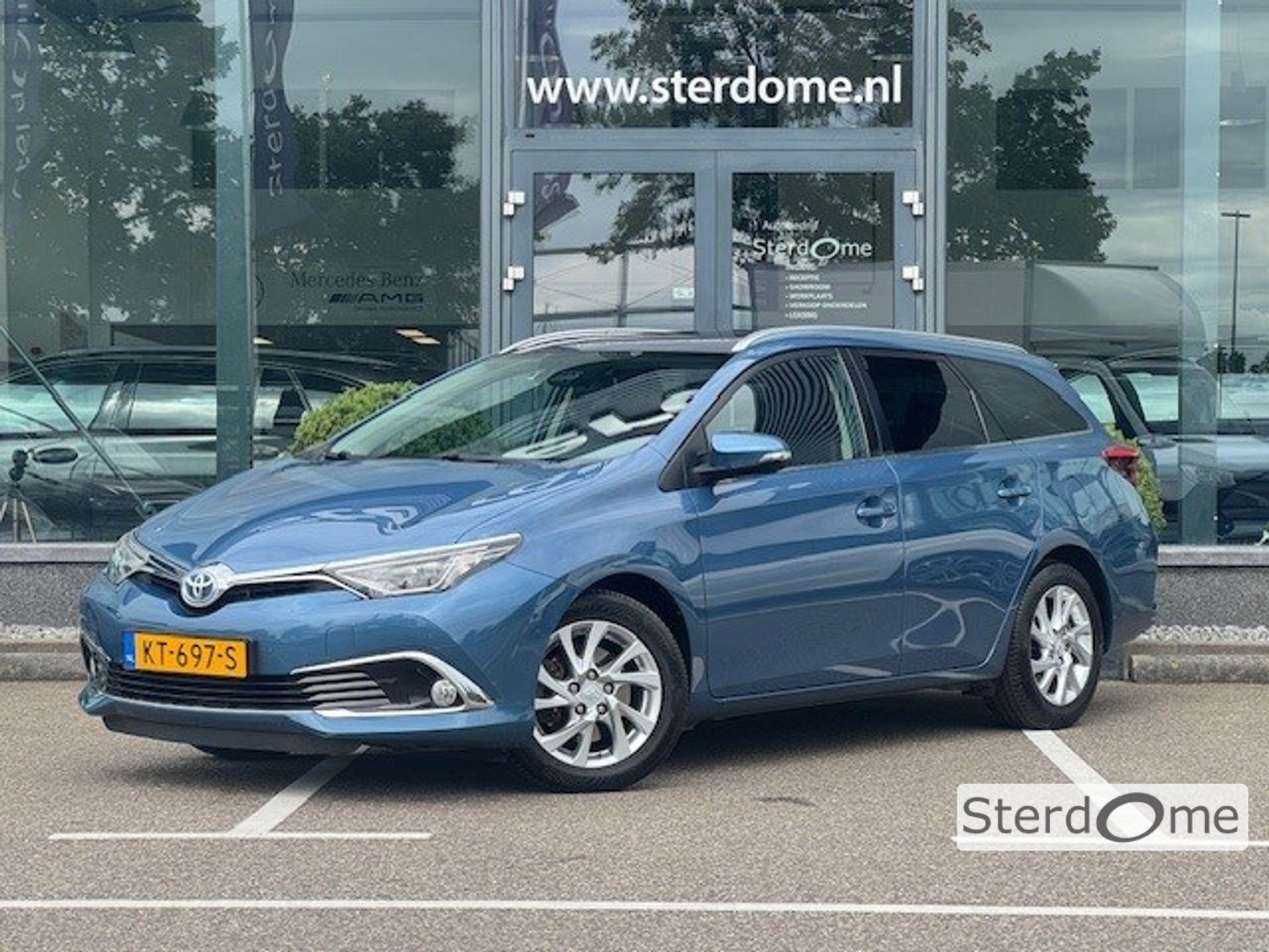 Toyota Auris Touring Sports 1.8 Hybrid Lease pro | Panoramadak | Stoelverwarming l Parkeerassistent | Cruise control | Stoelverwarming | 45260419-0.jpg | Sterdome B.V.