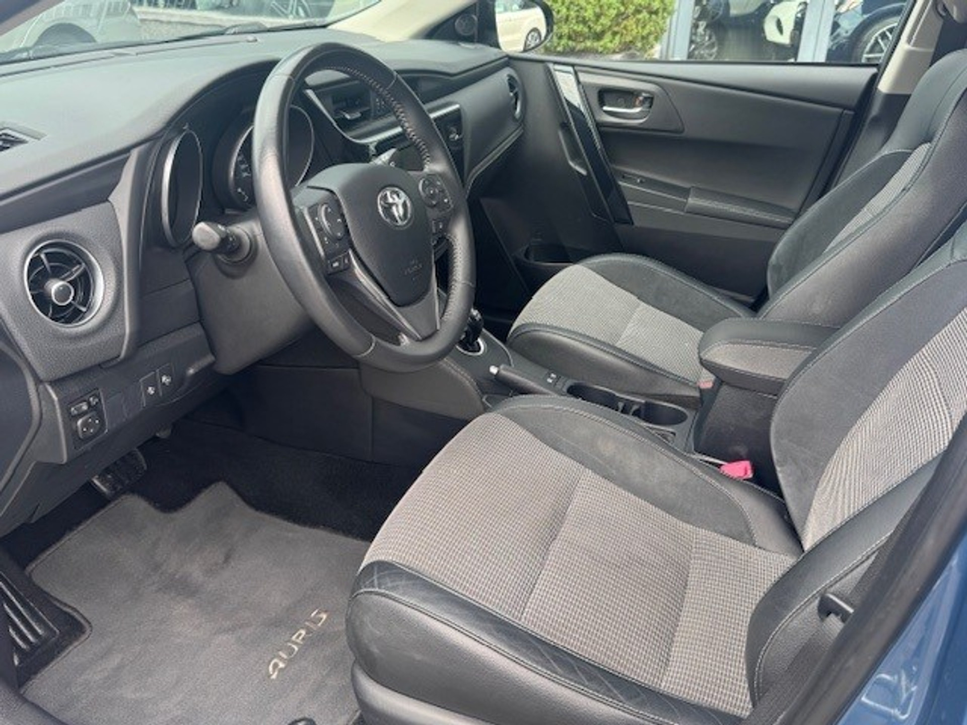Toyota Auris Touring Sports 1.8 Hybrid Lease pro | Panoramadak | Stoelverwarming l Parkeerassistent | Cruise control | Stoelverwarming | 45260419-1.jpg | Sterdome B.V.
