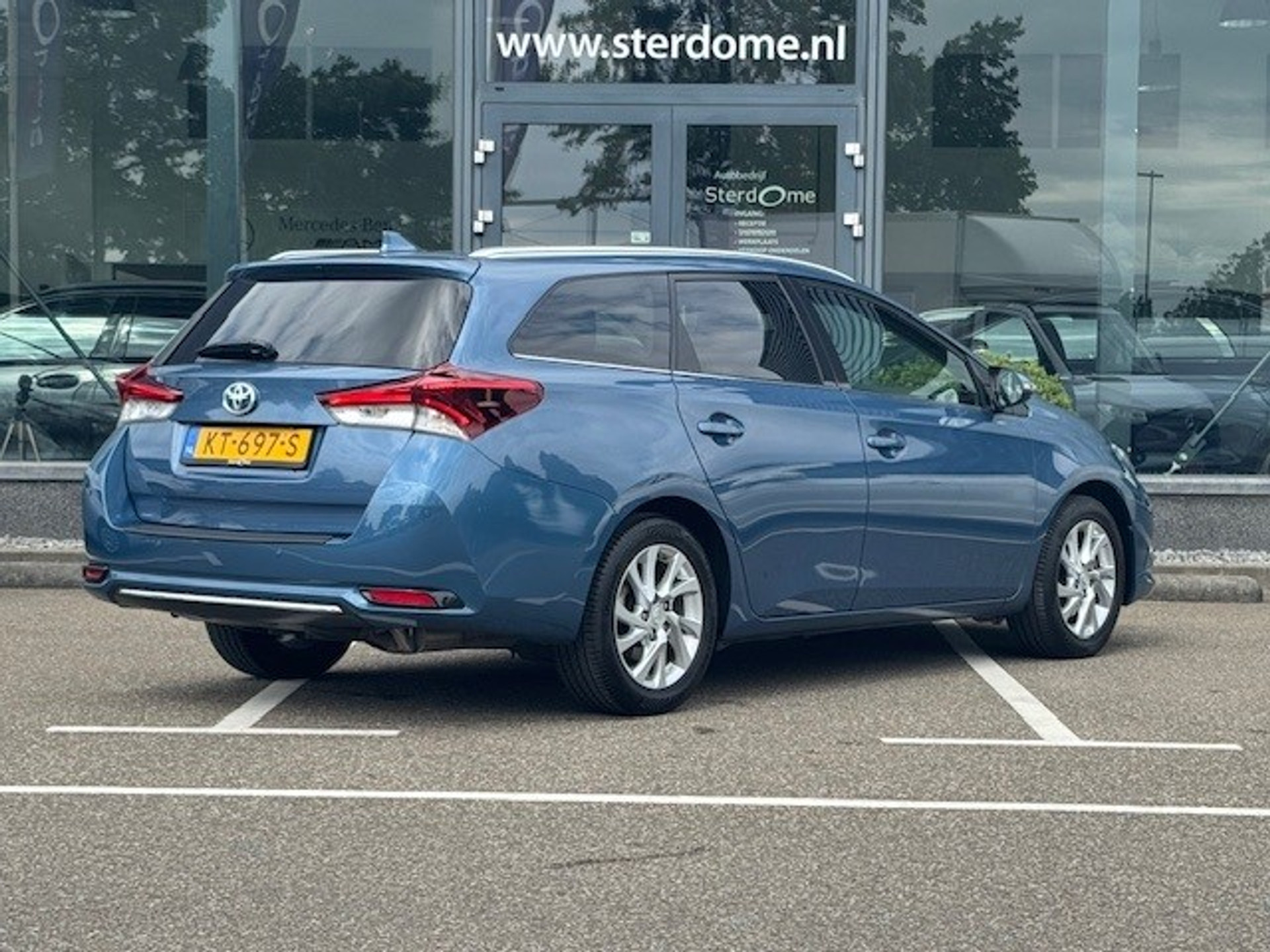Toyota Auris Touring Sports 1.8 Hybrid Lease pro | Panoramadak | Stoelverwarming l Parkeerassistent | Cruise control | Stoelverwarming | 45260419-3.jpg | Sterdome B.V.