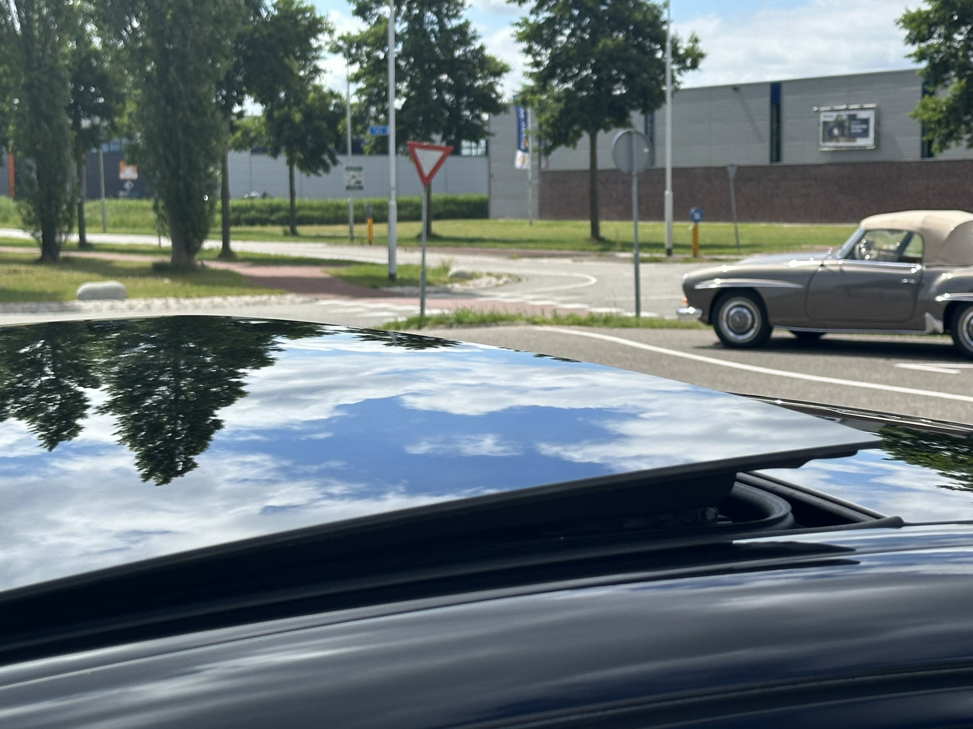 Mercedes-Benz E-Klasse 300 e AMG Line l Panorama dak I 360 camera I Head-up I DISTRONIC I Burmester 4D I Digital Light I Keyless I 46021112-1.jpg | Sterdome B.V.
