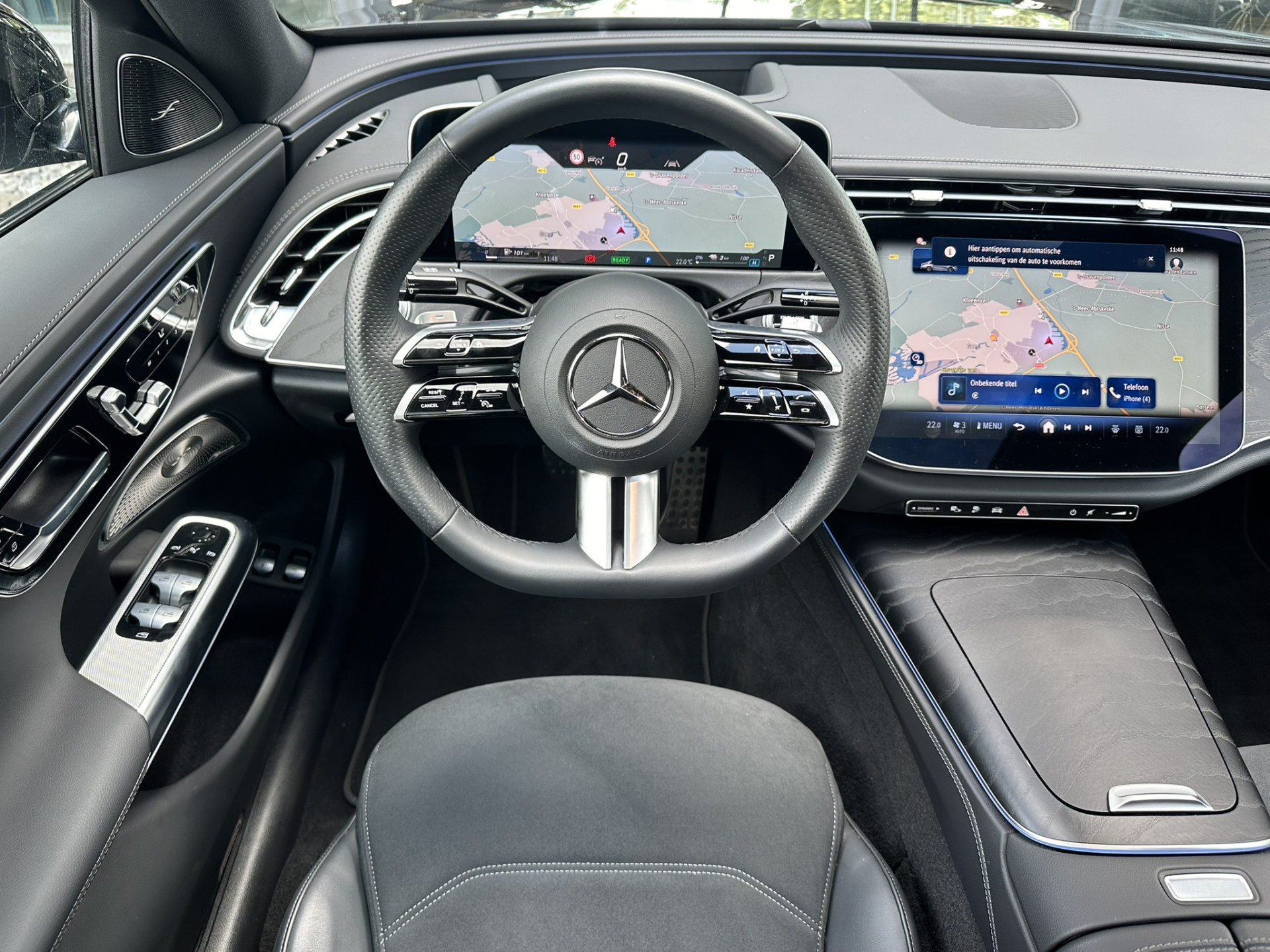 Mercedes-Benz E-Klasse 300 e AMG Line l Panorama dak I 360 camera I Head-up I DISTRONIC I Burmester 4D I Digital Light I Keyless I 46021112-3.jpg | Sterdome B.V.