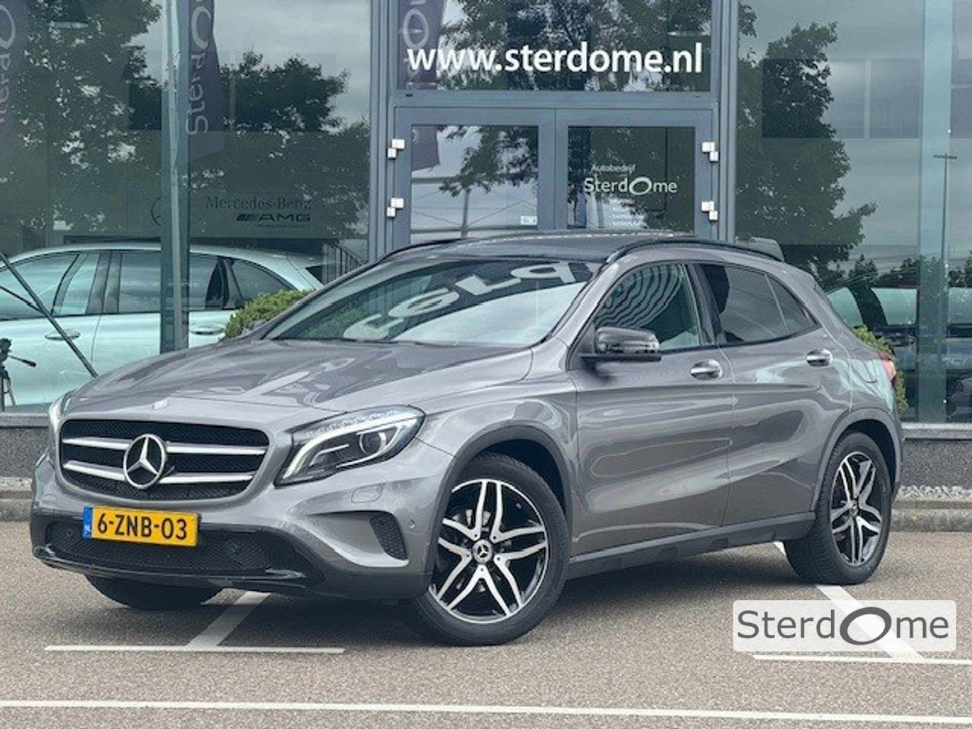 Mercedes-Benz GLA 200 Ambition l Panoramadak l Night pakket l Afneembare Trekhaak l Becker Map Pilot l LED koplampen l Airco l PTS l 46022692-0.jpg | Sterdome B.V.