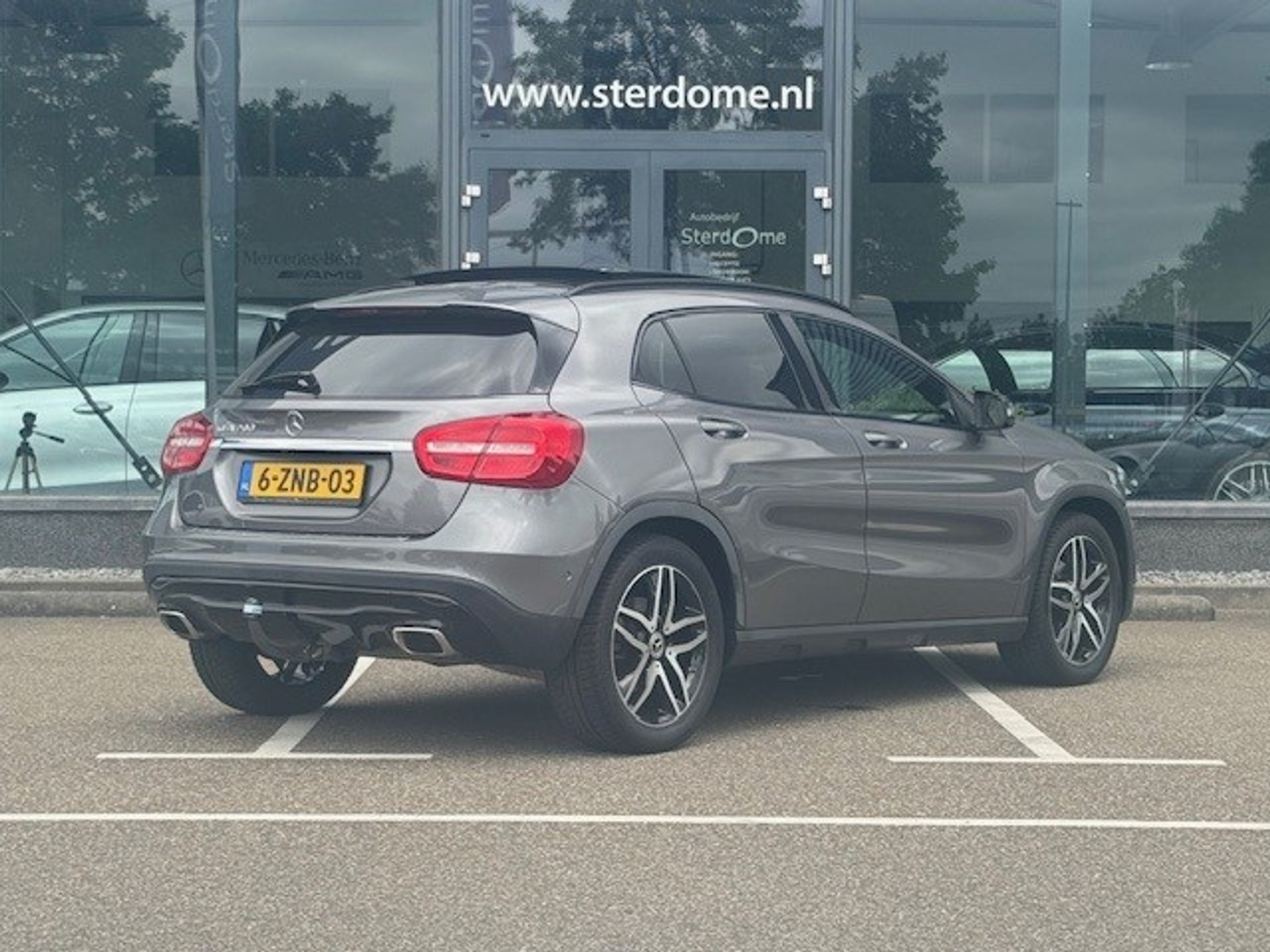 Mercedes-Benz GLA 200 Ambition l Panoramadak l Night pakket l Afneembare Trekhaak l Becker Map Pilot l LED koplampen l Airco l PTS l 46022692-2.jpg | Sterdome B.V.