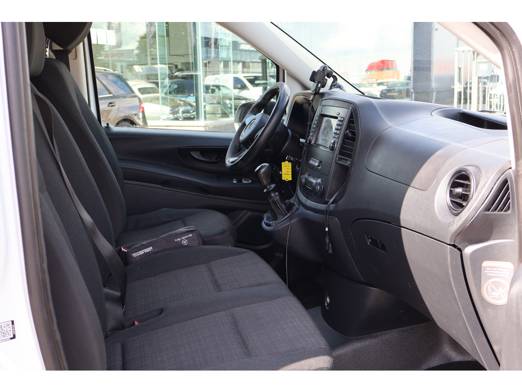 Mercedes-Benz Vito 114 CDI Lang l Betimmerd I Airco l Navi l Deuren achter l Trekhaak l Camera l Sidebars I 46554487-1.jpg | Sterdome B.V.