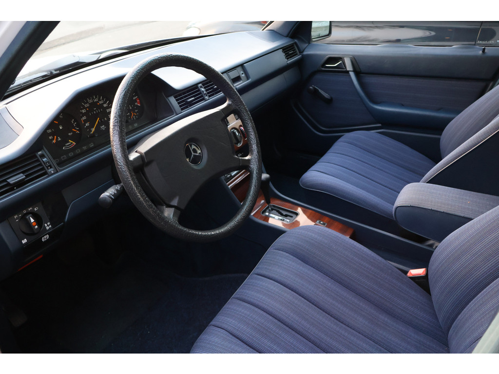 Mercedes-Benz E-Klasse 200-500 260 E l 6 Cilinder l Nederlandse Auto l Boekjes l Afneembare trekhaak l Zeer nette Staat l 49558715-1.jpg | Sterdome B.V.