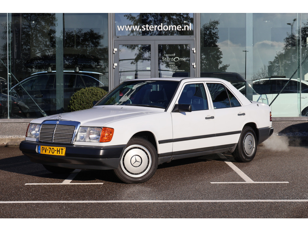 Mercedes-Benz E-Klasse 200-500 260 E l 6 Cilinder l Nederlandse Auto l Boekjes l Afneembare trekhaak l Zeer nette Staat l 49558715-3.jpg | Sterdome B.V.