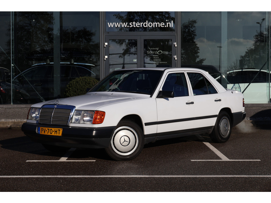 Mercedes-Benz E-Klasse 200-500 260 E l 6 Cilinder l Nederlandse Auto l Boekjes l Afneembare trekhaak l Zeer nette Staat l 49558715-4.jpg | Sterdome B.V.